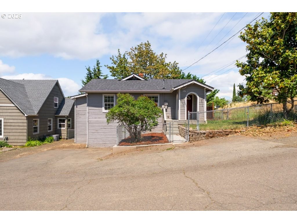 1235 BOOTH AVE - RMLS #119857875