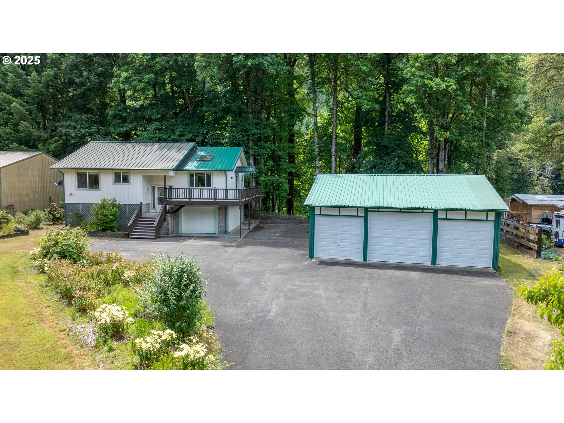 415 BURCHARD DR - RMLS #139043409