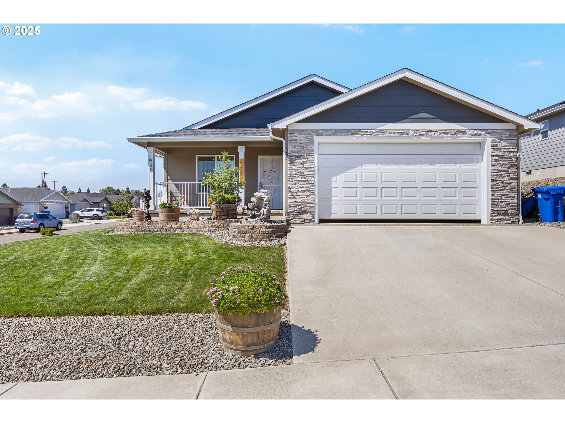 631 ROSE RIDGE DR - RMLS #143257347