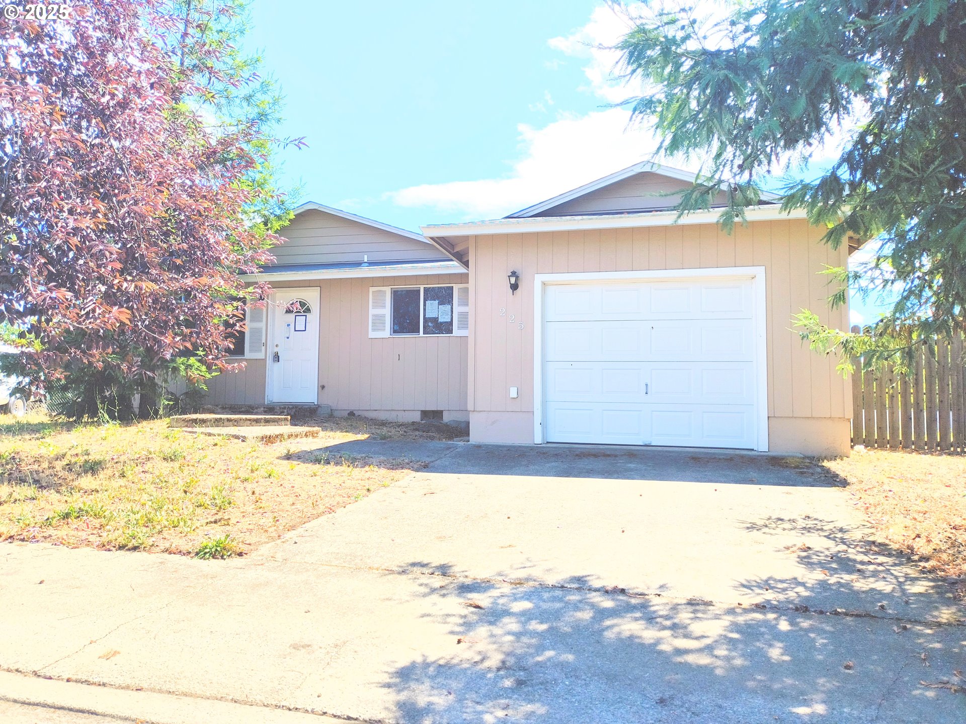 225 CORONA LOOP RD - RMLS #162775777
