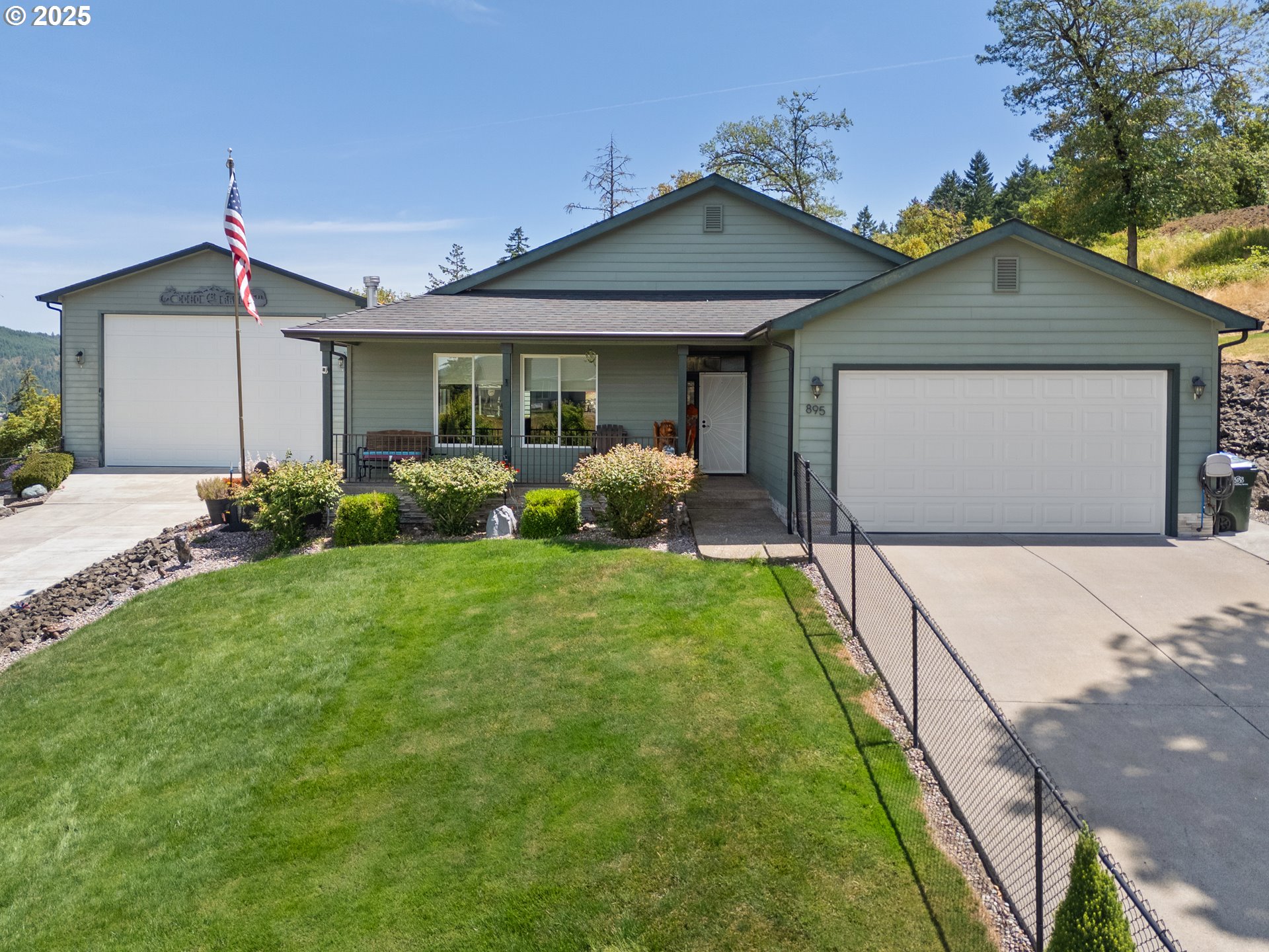 895 VALLEY VISTA ST - RMLS #216732435