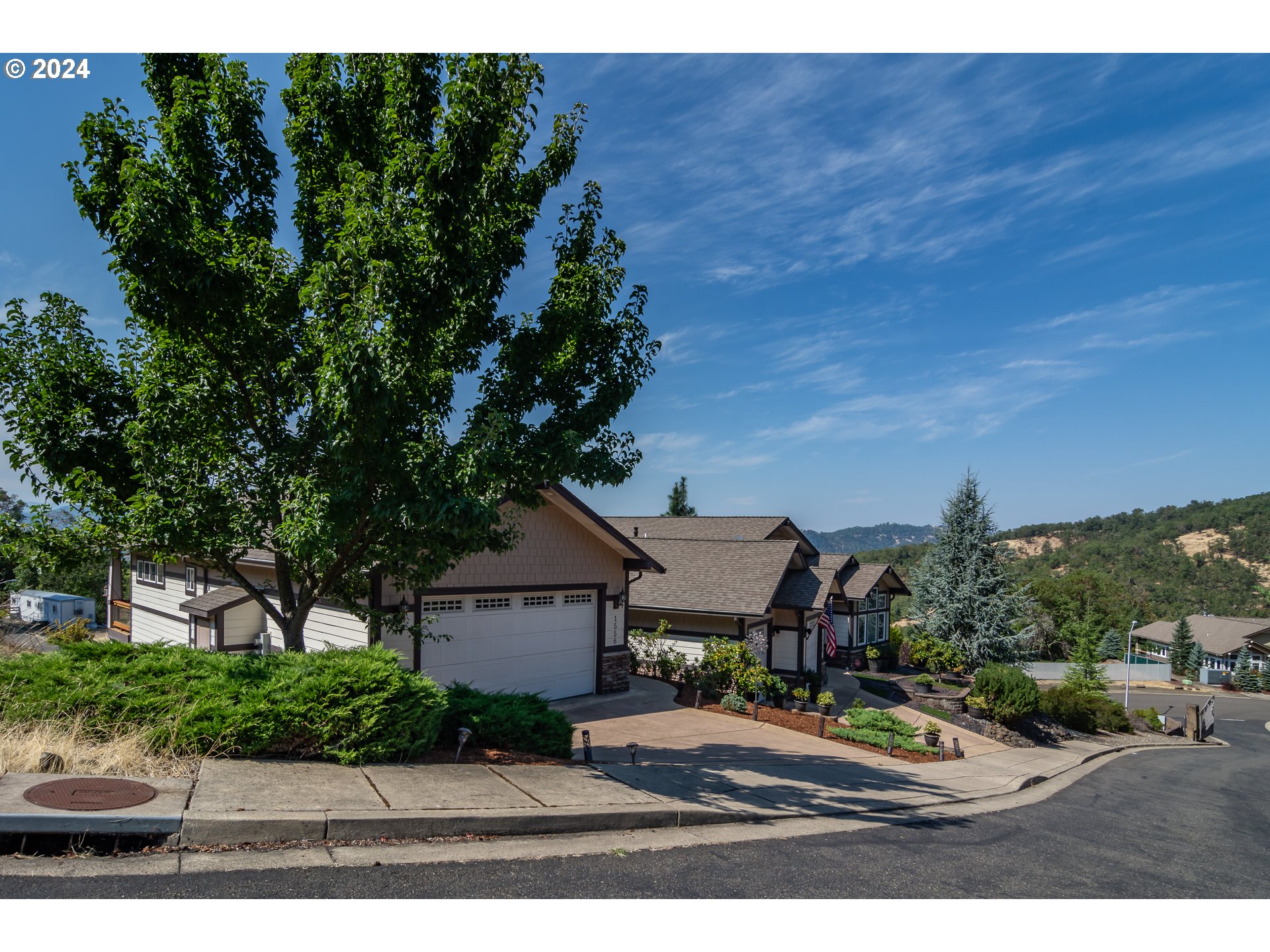 1556 KENNEDY LOOP DR - RMLS #24041519
