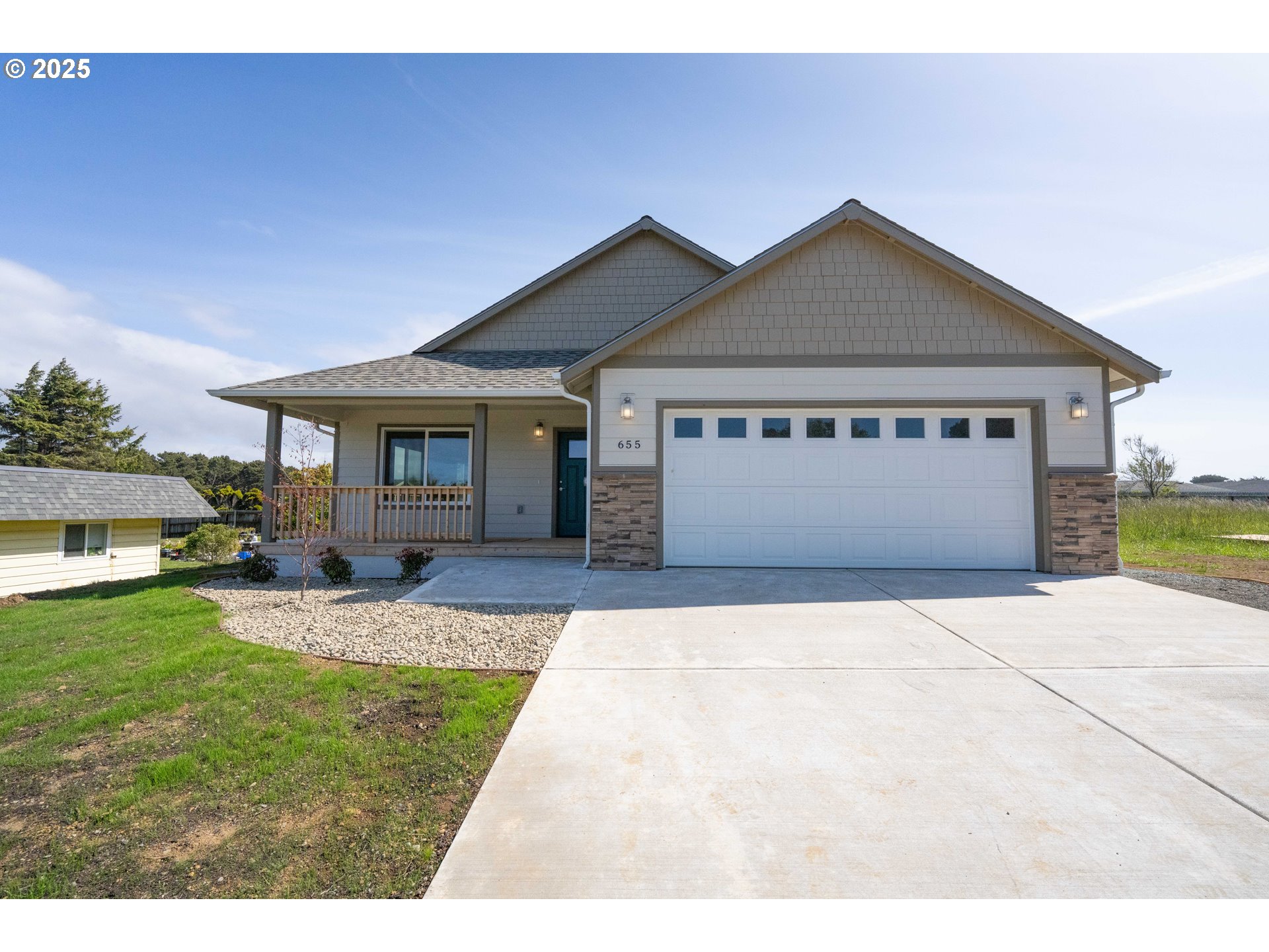 655 SW 11th ST - RMLS #24311135