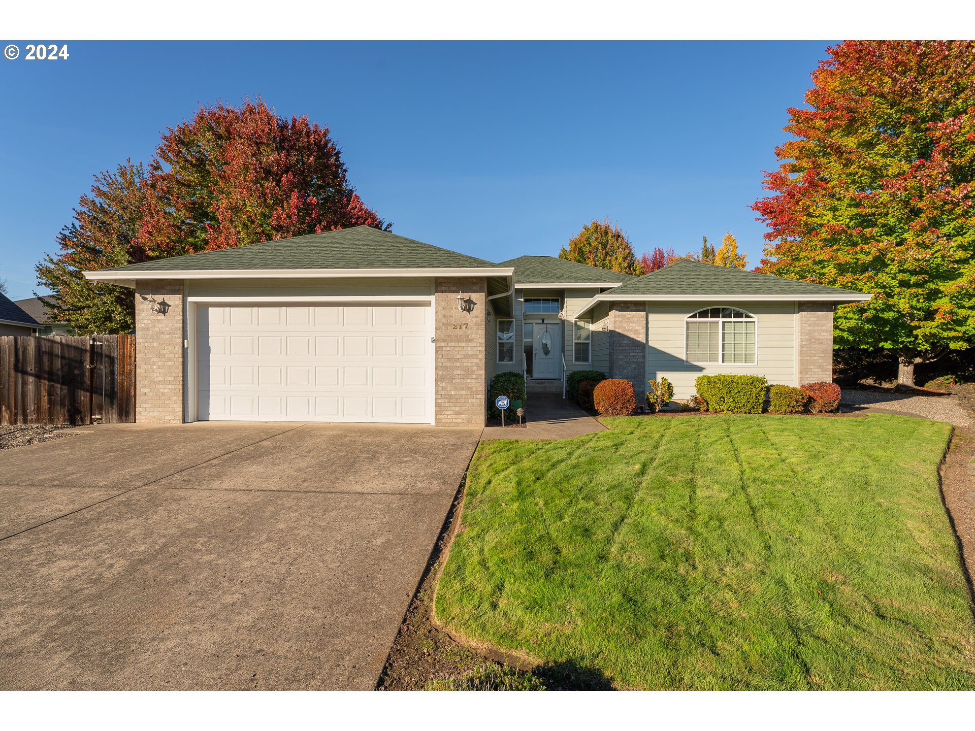 217 CHRISTOPHER CT - RMLS #24403435
