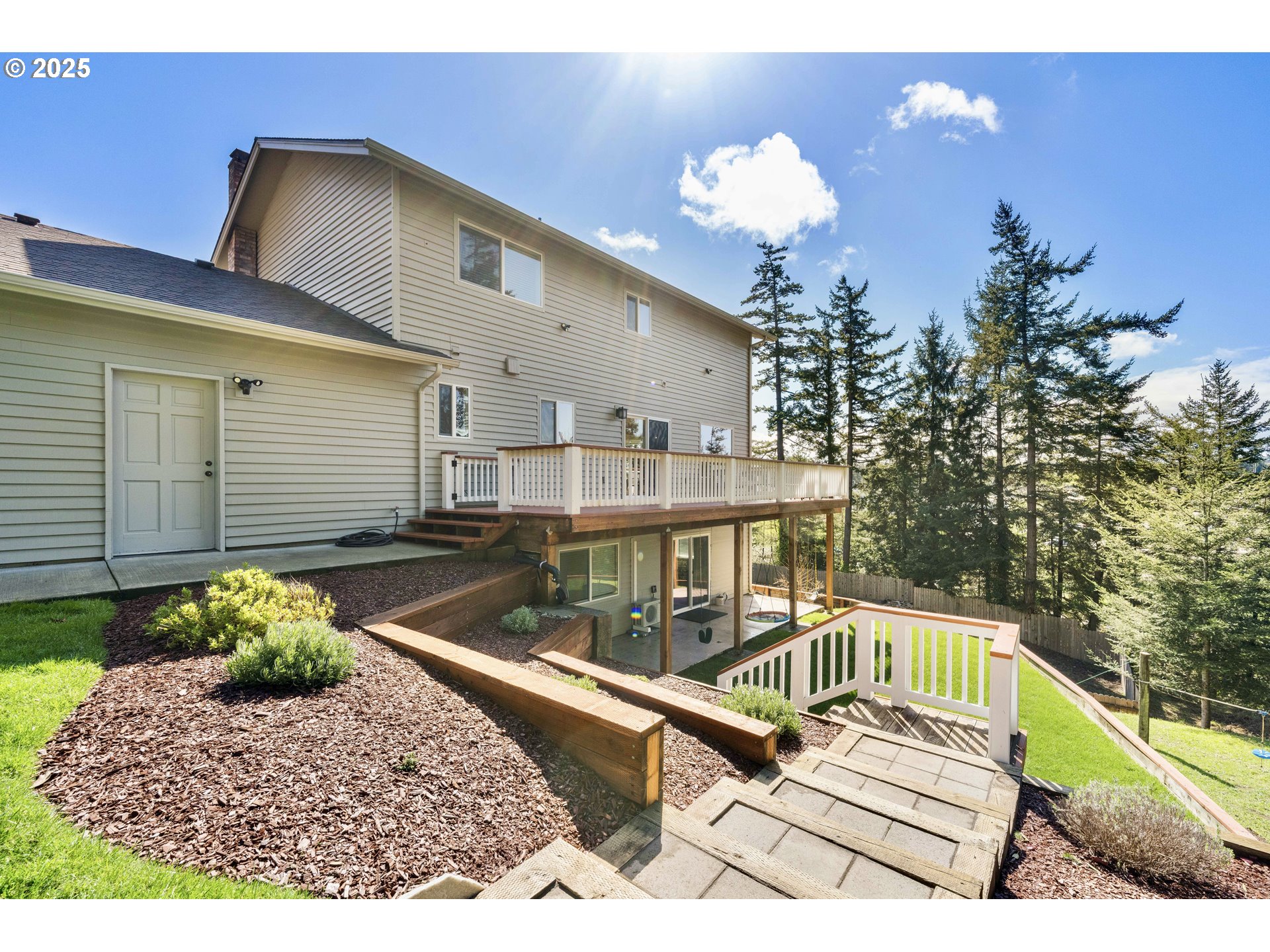 2402 STEPHANIE LN - RMLS #252281926