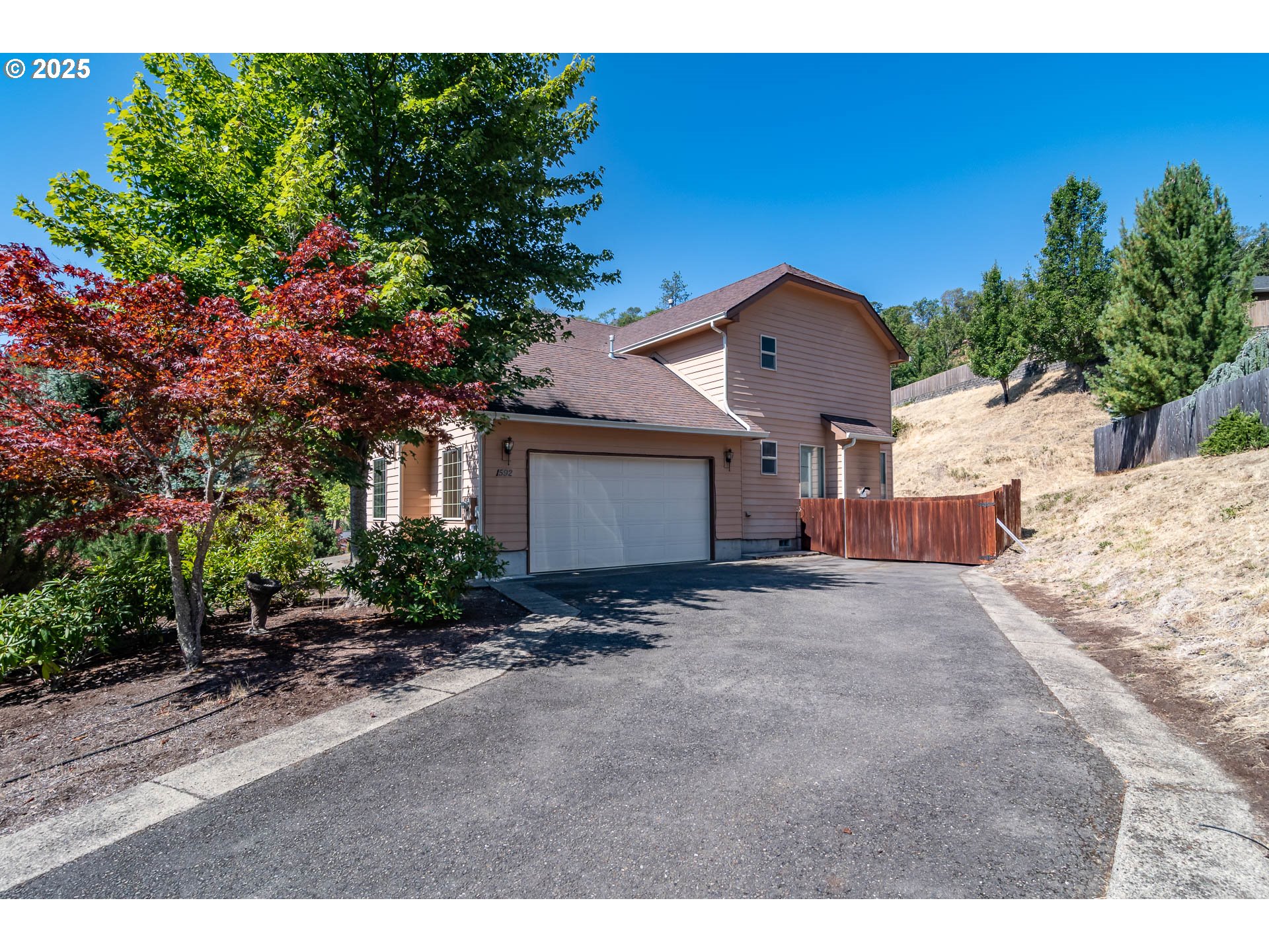 1592 ROCKY DR - RMLS #265352858