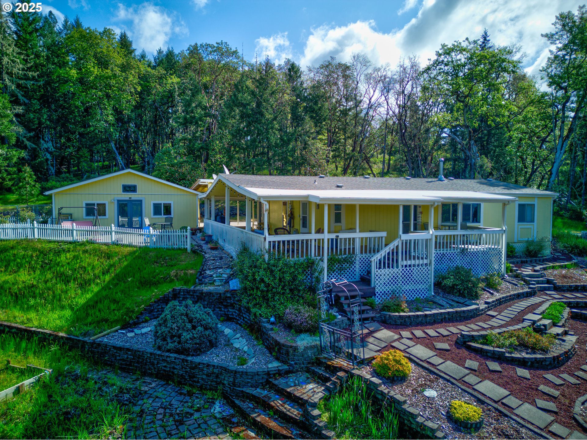 1160 CLEVELAND LOOP DR - RMLS #319215295