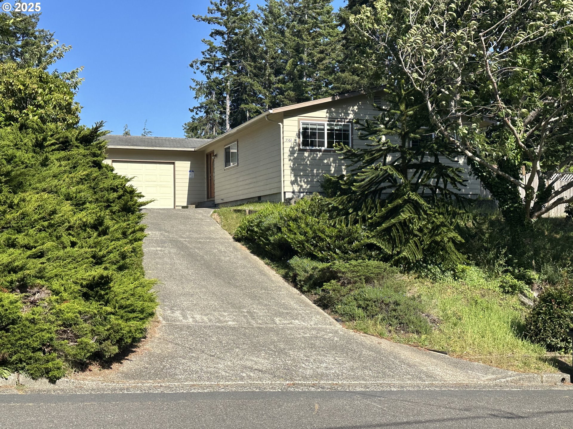 3561 ASH ST - RMLS #388795843