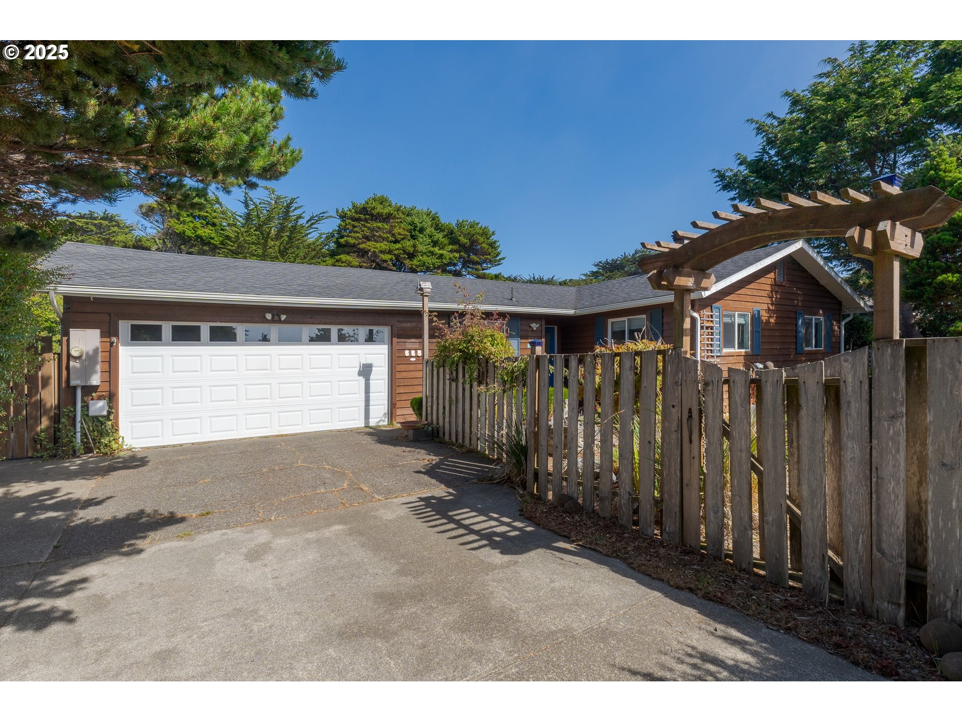 665 Edison Ave SW - RMLS #421291380