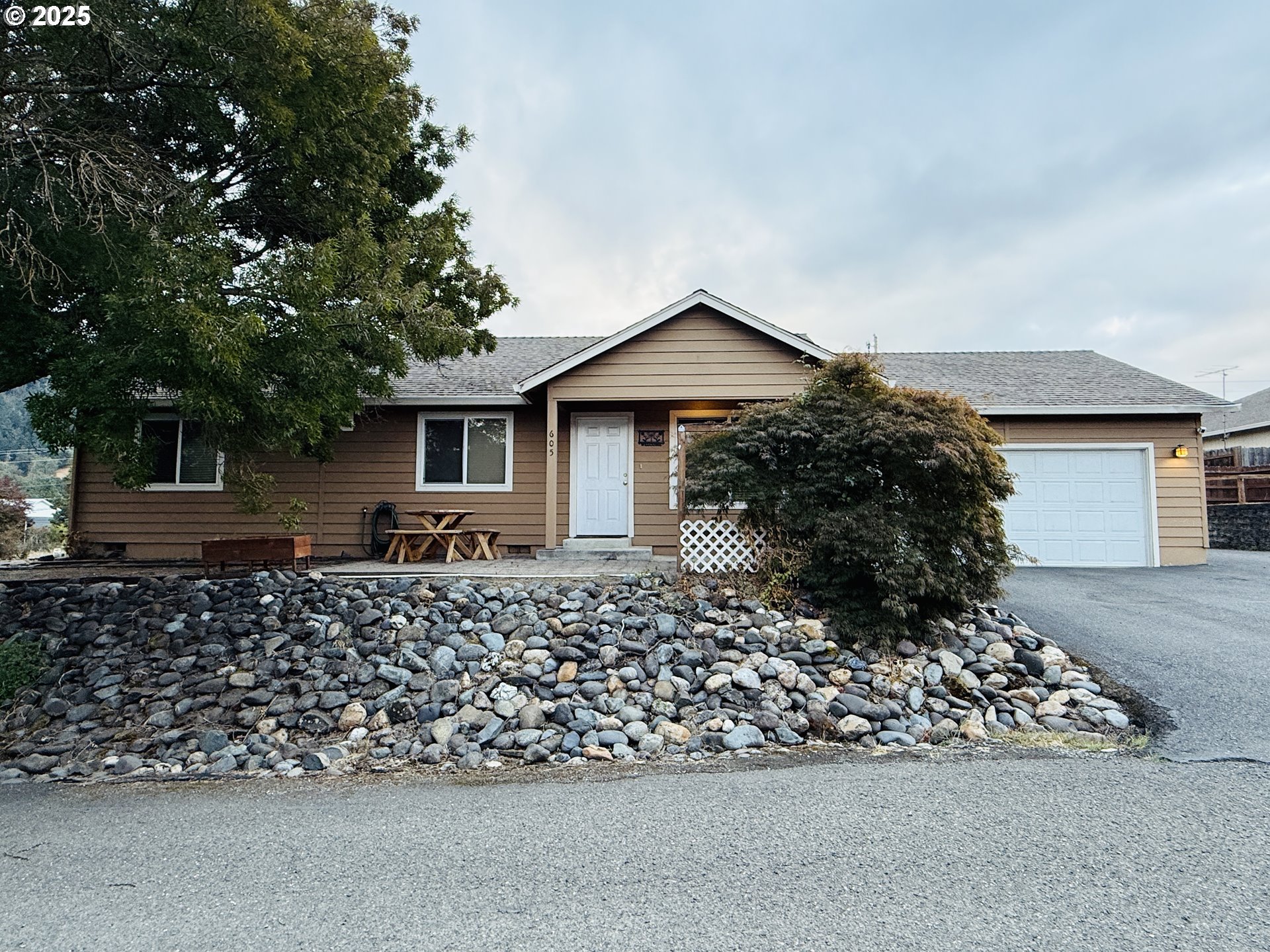 605 CORWIN ST - RMLS #526638691