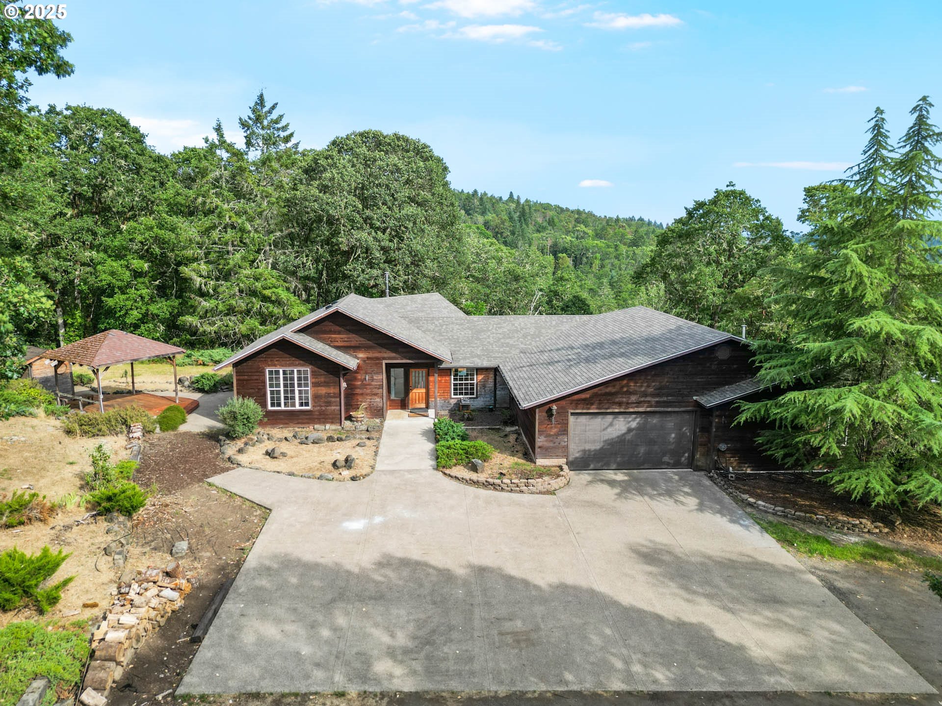 691 RACCOON DR - RMLS #589850716