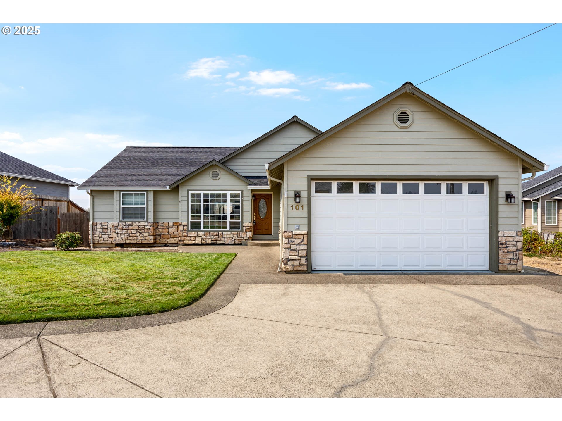 101 FRONTIER CT - RMLS #600003757