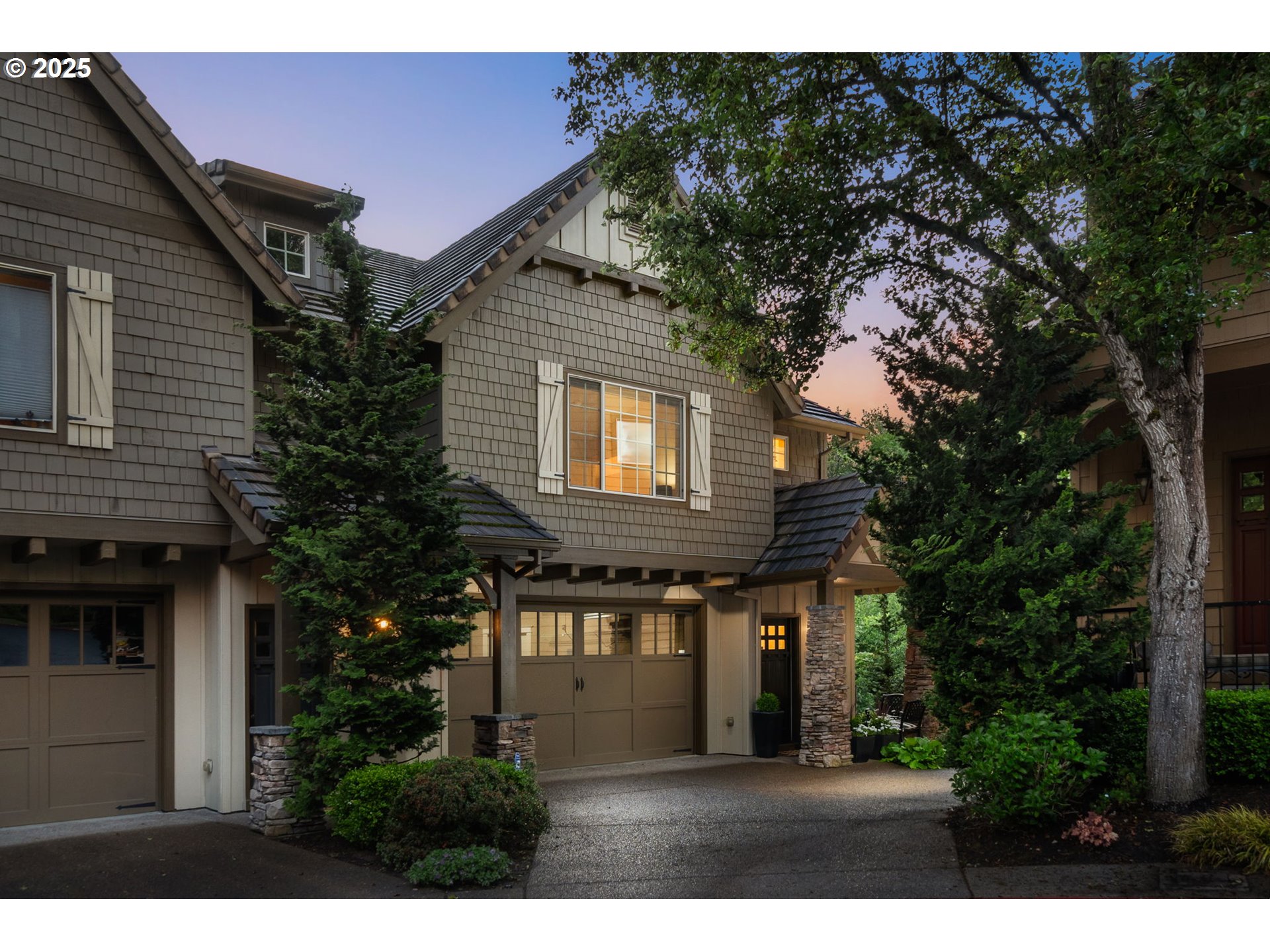 2077 VILLAGE CIR - RMLS #605137791