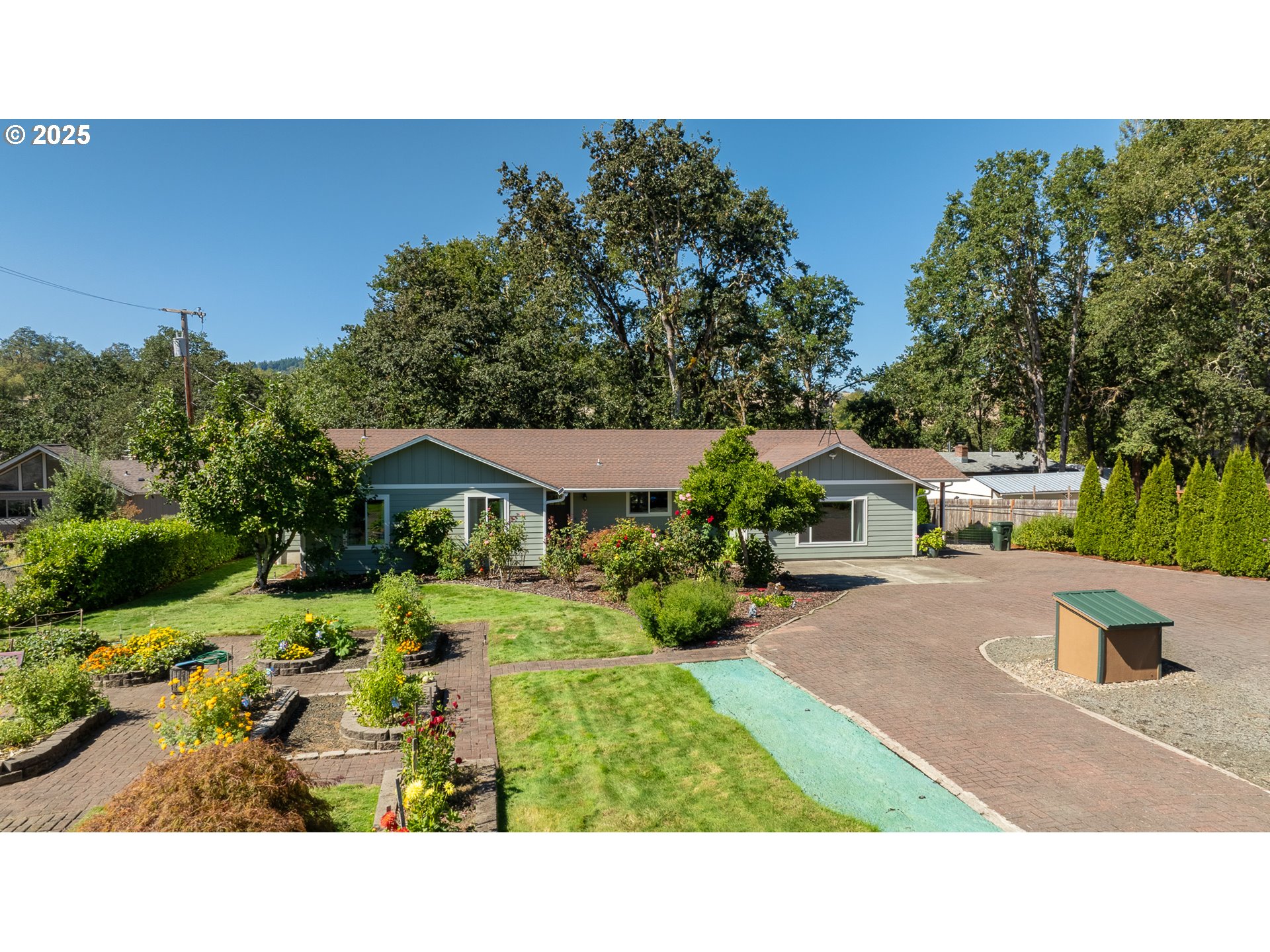 692 ECHO DR - RMLS #635736620