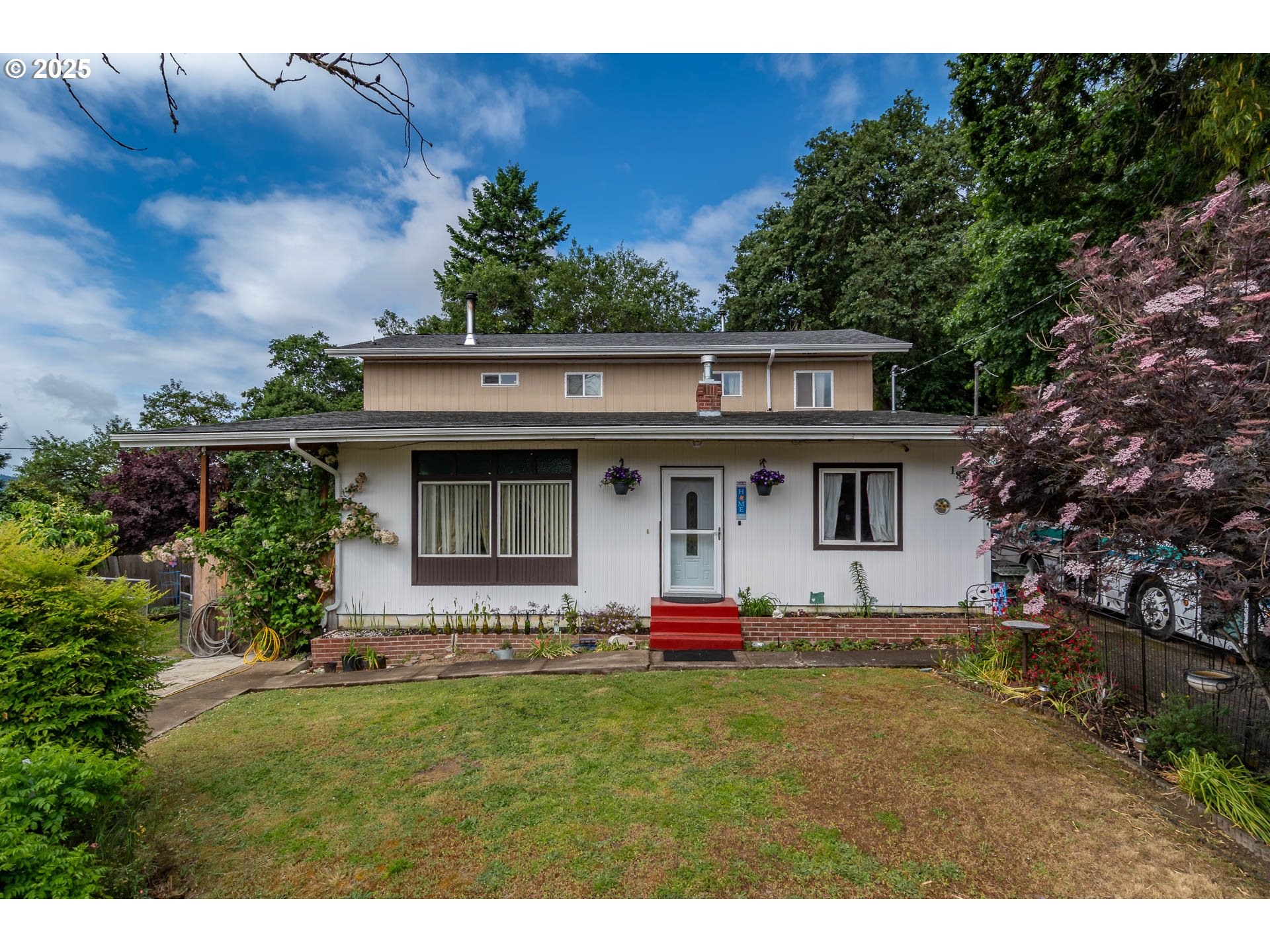 1852 DOGWOOD ST - RMLS #637048426