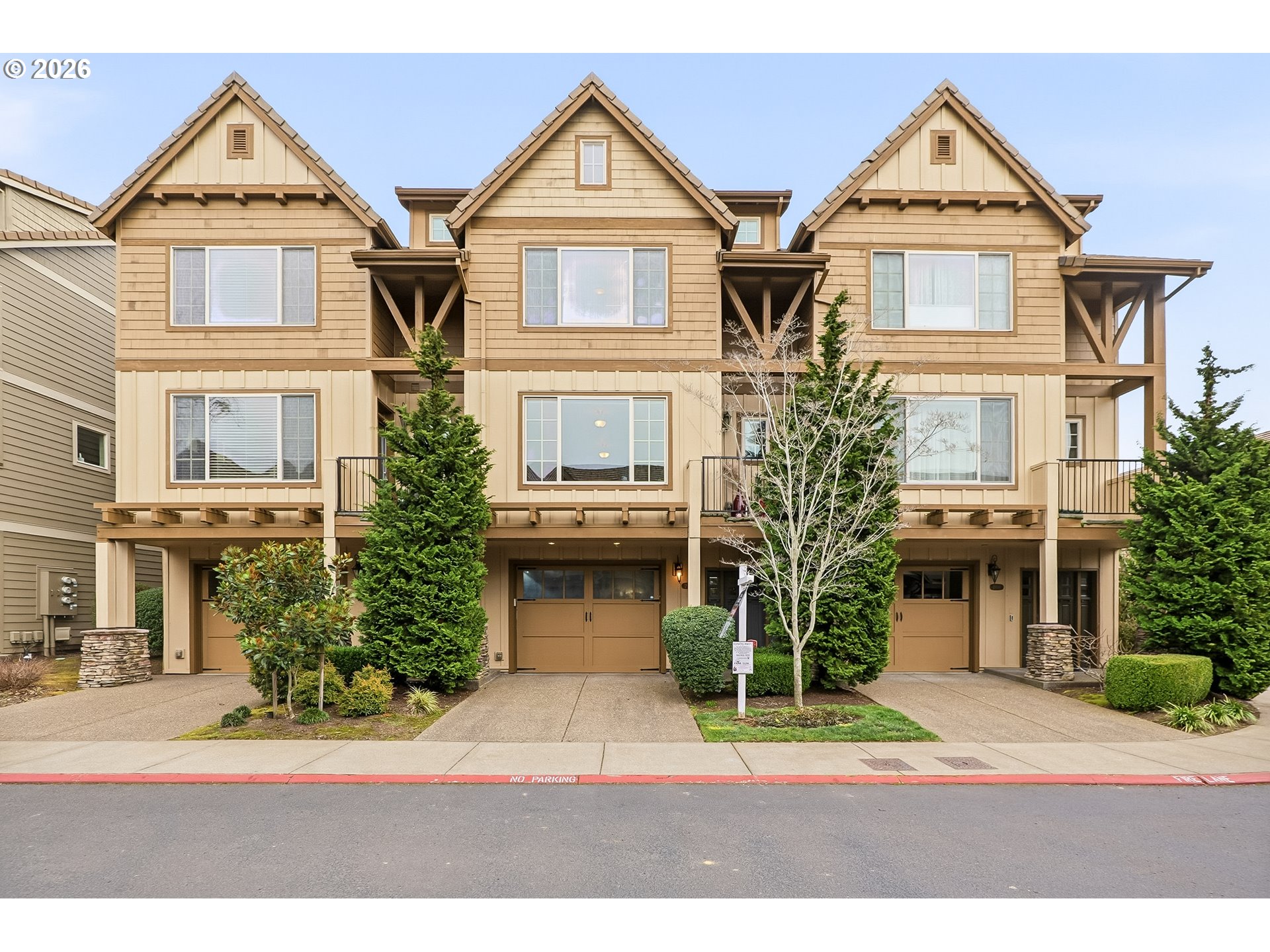 2036 VILLAGE CIR - RMLS #646677109