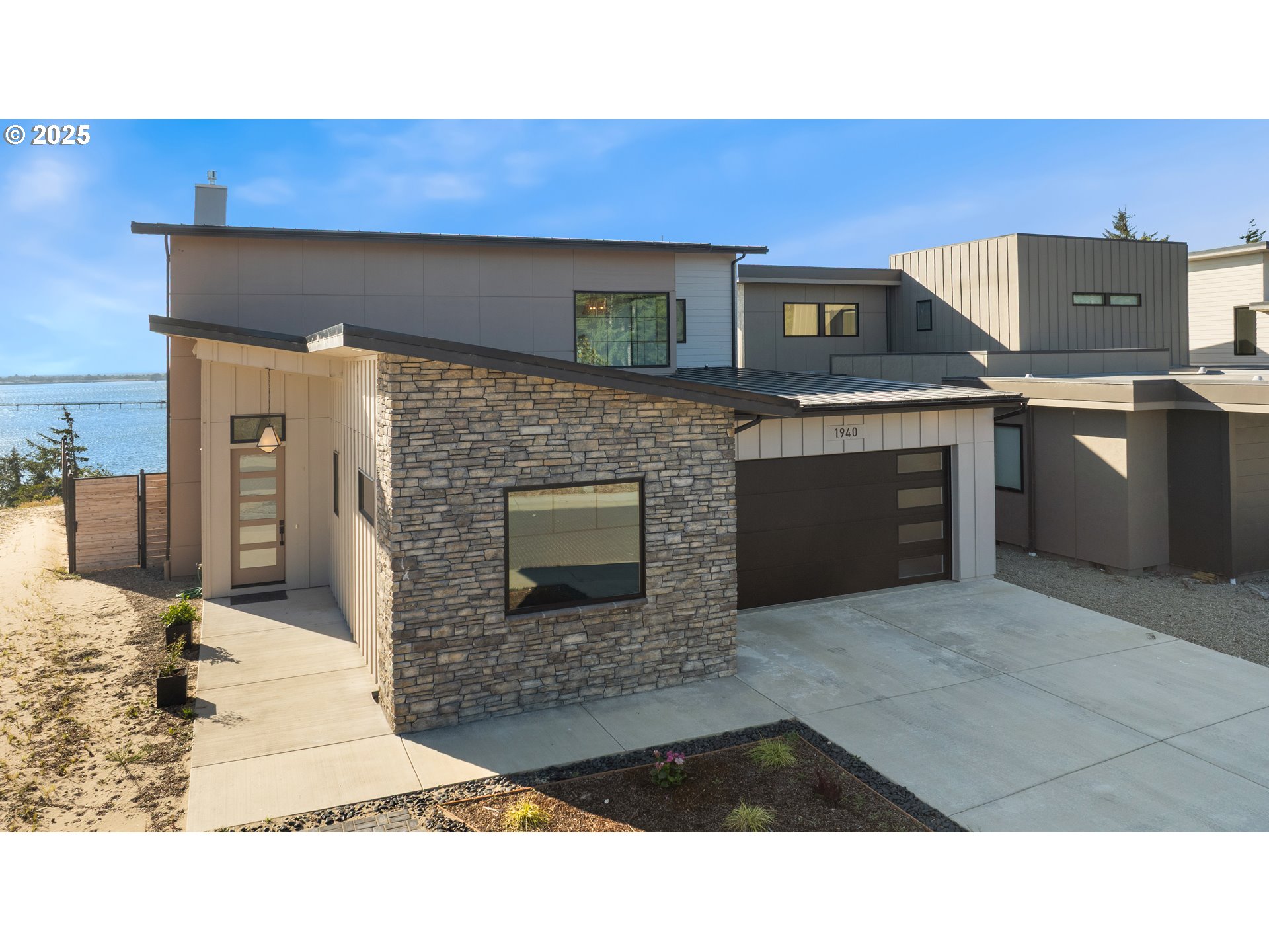 1940 PACIFIC VIEW LN - RMLS #704056357