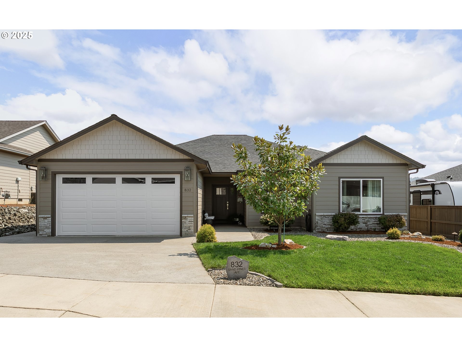 832 SAND PINES AVE - RMLS #786371480